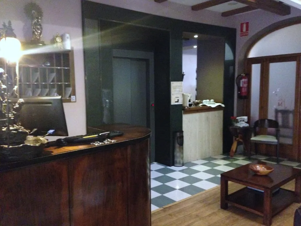 Hotel El Mano Huescar 2*,