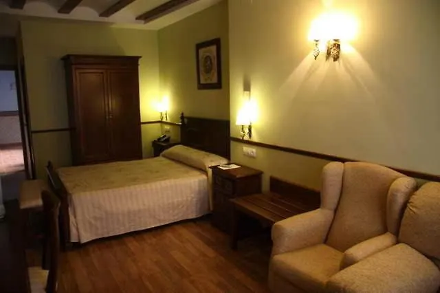 Hotel El Mano Huescar 2*,
